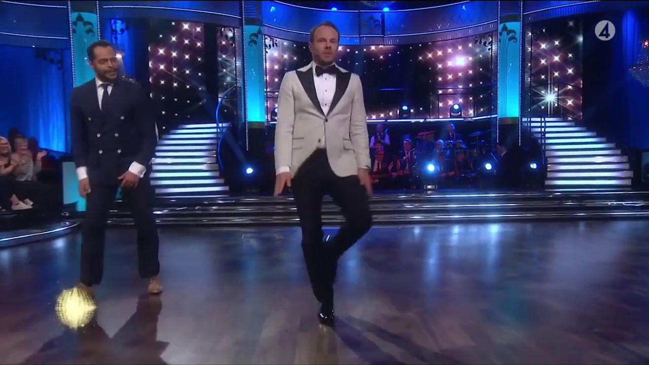 Karl Dyall l&auml;r David Hellenius musikalmoves i Let's dance 2018