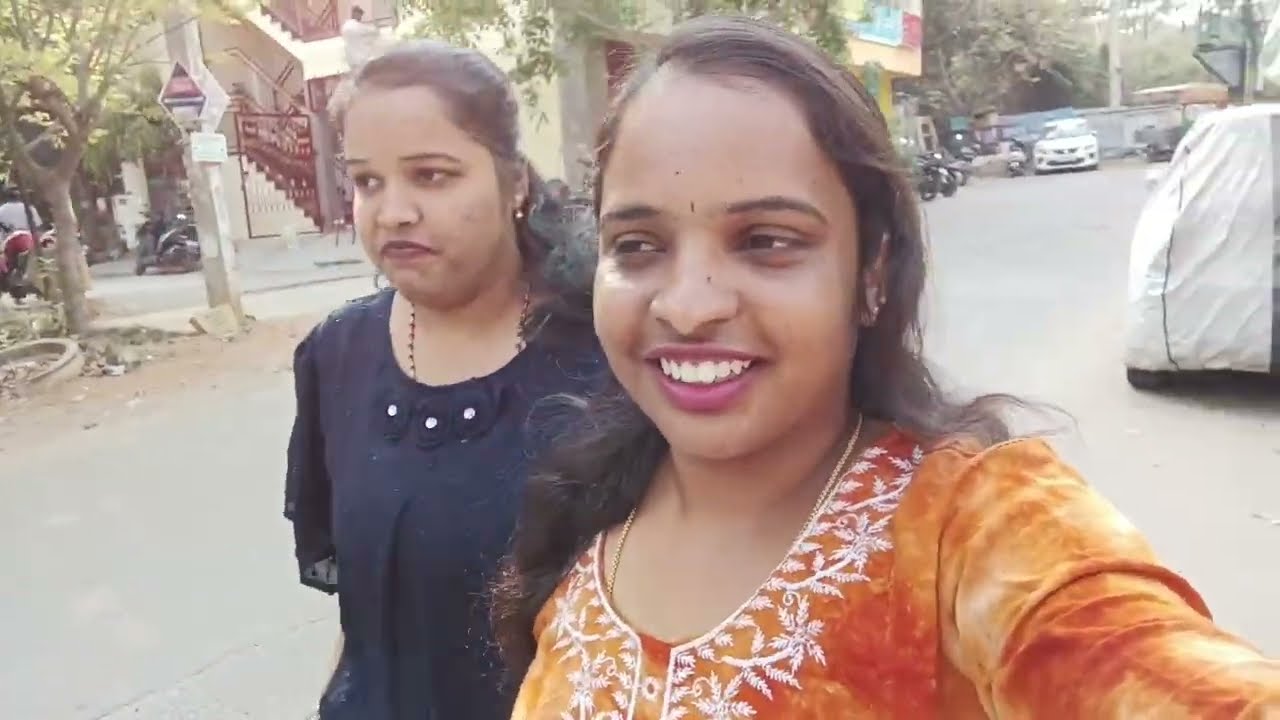 Vlog447ನಾನು ನನ್ನ ತಂಗಿ ಒಂದೇ ರಕ್ತ ಕಾಮಿಡಿ😁♥️🤭 ದೊಡ್ಡಮ್ಮ ಬೇರೆ ಮದ್ಯದಲ್ಲಿ ❗♥️ ಹೊರ್ಗೆ ಬಂದ್ವಿ ಎಲ್ರೂ