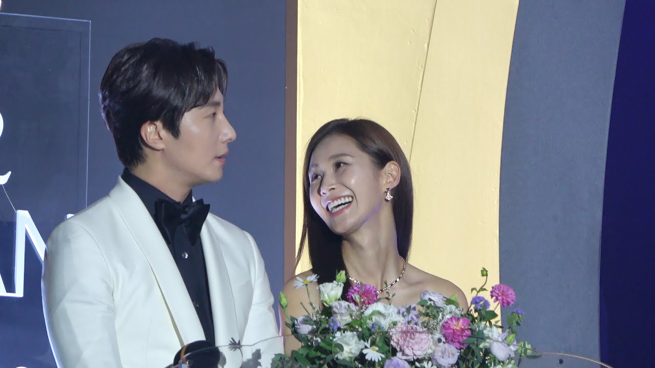 Kwon Yuri (권유리) Off - Cam At APAN Star Awards 2022 (Part 2) 220929