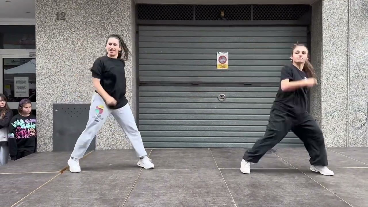 REVOLUTION - Lidia y Laura | FIRA DE COMERÇ | OUR SOLUTION SITE