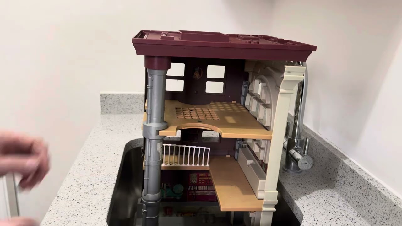 How to remove the roof from the kenner real ghostbusters firehouse