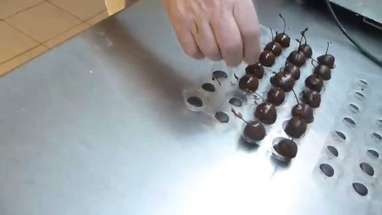 Herstellung von Griottes/Stielkirschen Schokoladen Balingen