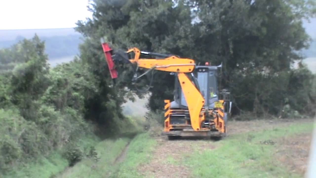 Extreme Hedge Cutting and DeLimbing with Protech Powerblade on JCB 3CX