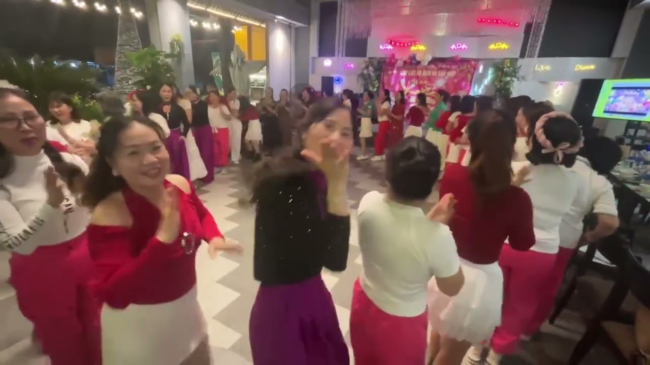 Mashup MÙA XUÂN ĐẦU TIÊN VÀ PHỐ XUÂN