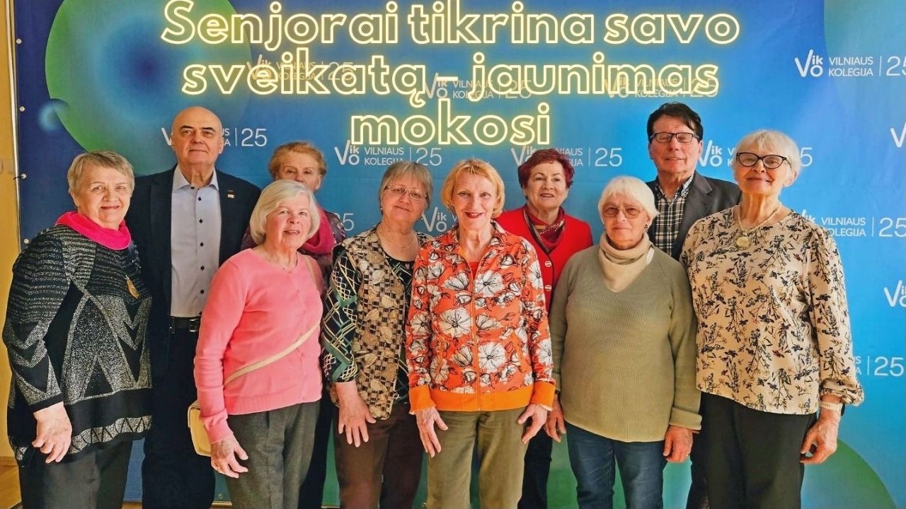 Senjorai tikrina savo sveikatą – jaunimas mokosi