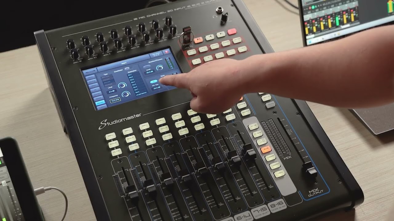 13 DigiTrack 18 Monitor module and headphones