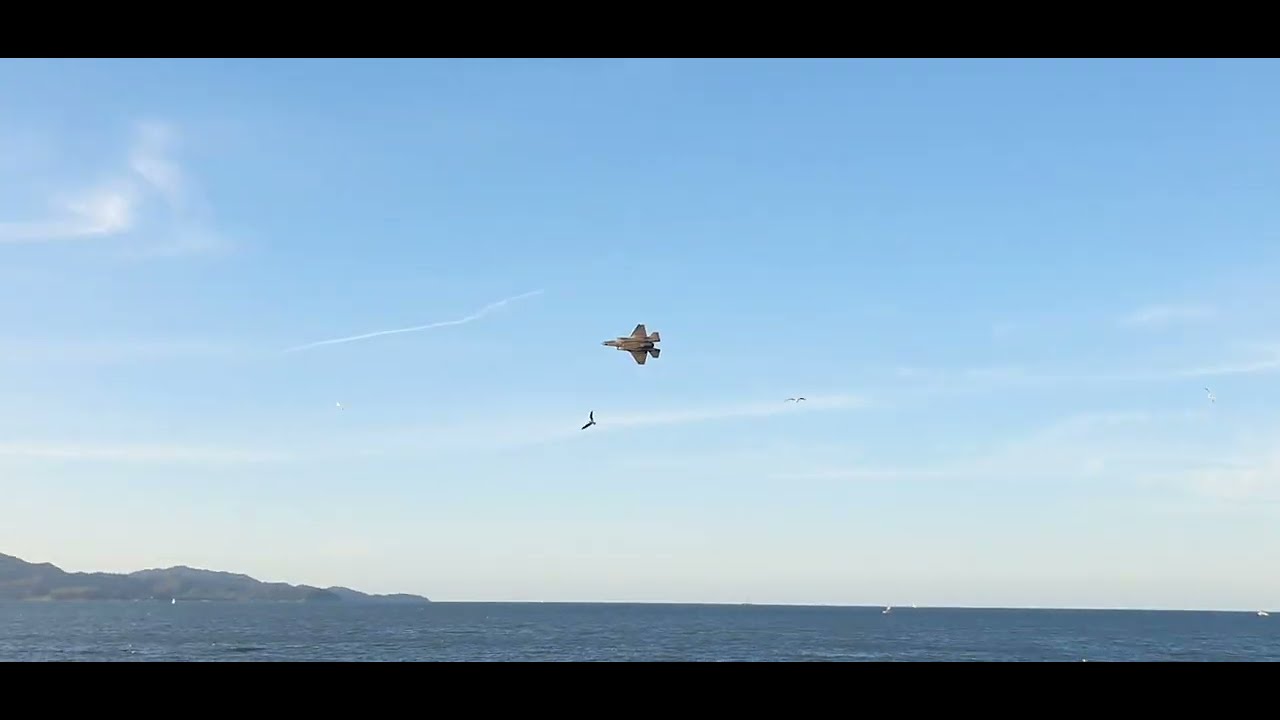 RAAF F35 Lightning II Aerobatic Handling Display Townsville Australia 22.06.2023 (uncut, full show)