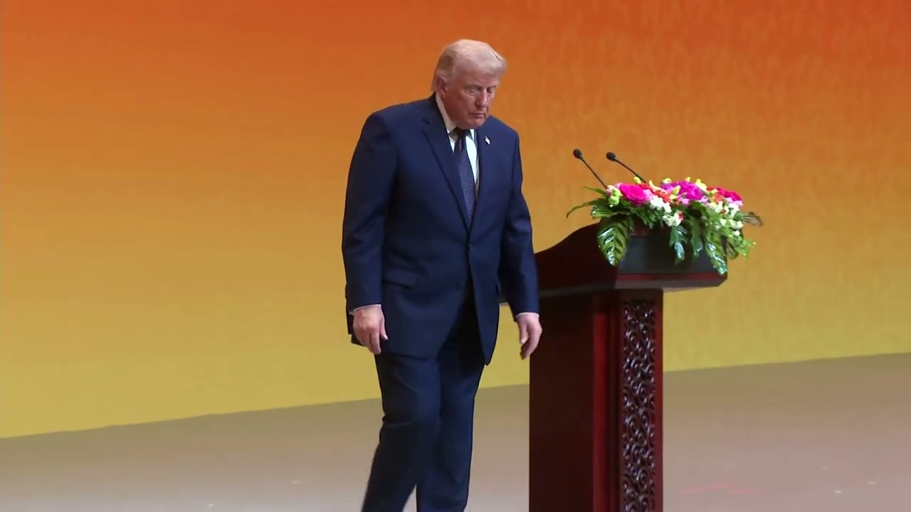 Президент Трамп и председатель КНР Си Цзиньпин присутствуют на государственном банкете в Пекине |...