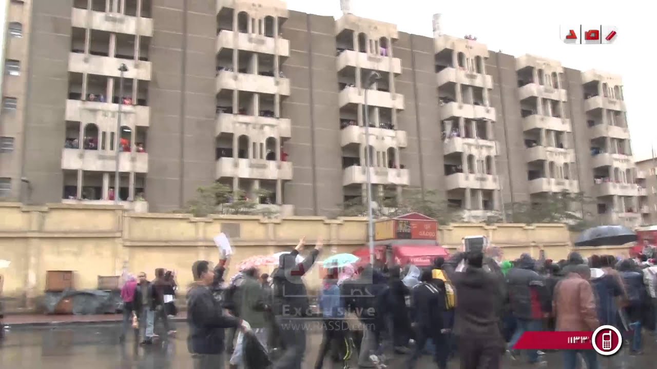رصد| تأييد طالبات المدينة الجامعية للأزهر خلال مرور مسيرة مدينة نصر