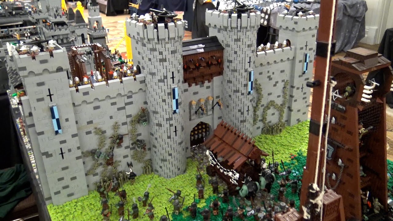 LEGO Castle Siege with Amazing Interior Scenes!
