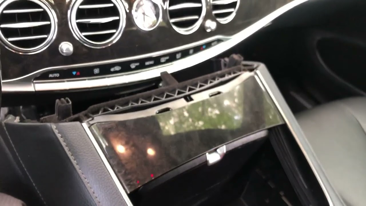 Демонтаж головного устройства MB W222 S550 NTG 5.0 для ремонта.