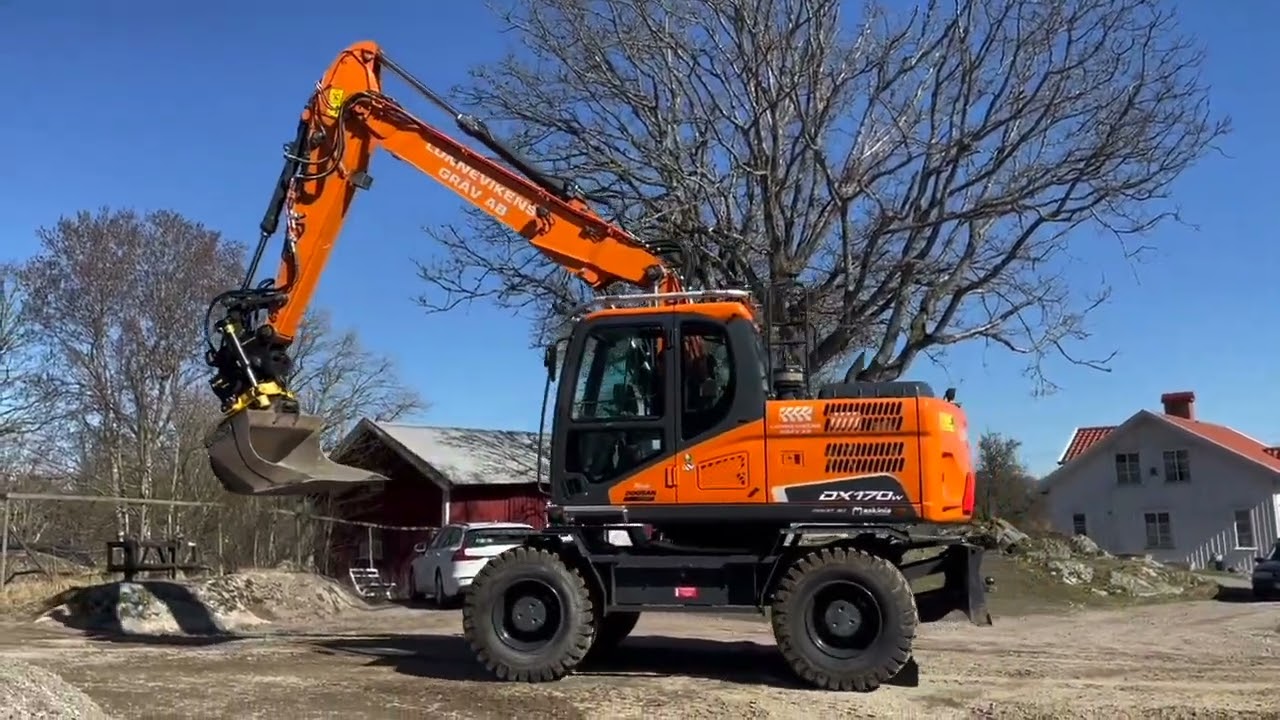 Köp Grävmaskin Doosan DX170W 5 med utrustning på Klaravik