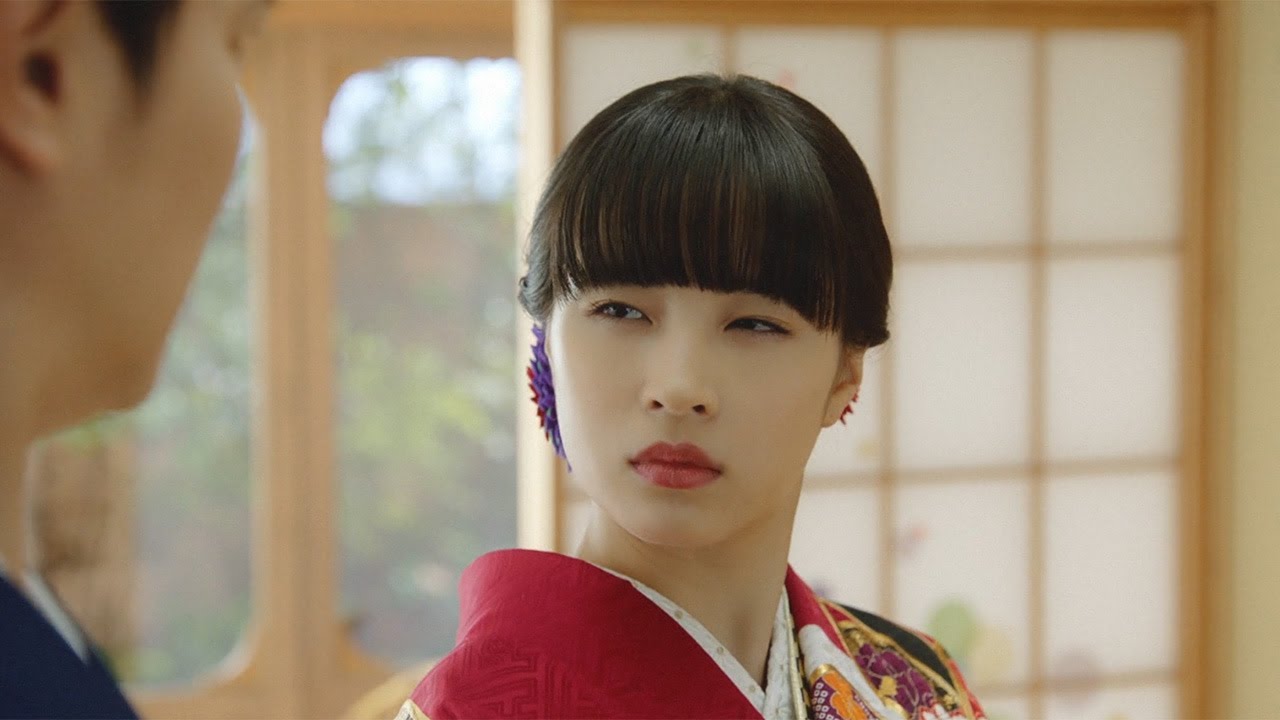 堺雅人、広瀬すずの“冷たい視線に”にタジタジ　広瀬アリスはショックな“変顔”　「チェキ」新CMが公開