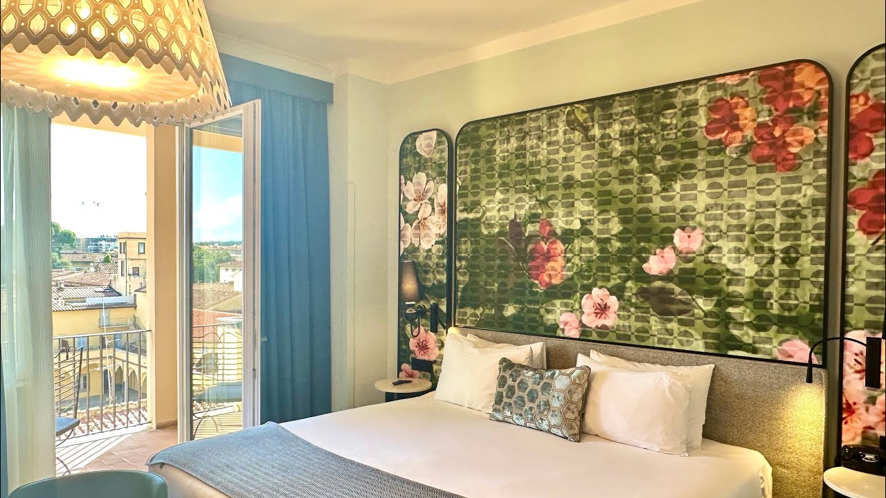Hotel Indigo in Florence, Italy - 1 King Premium Balcony room tour - IHG Hotels & Resorts