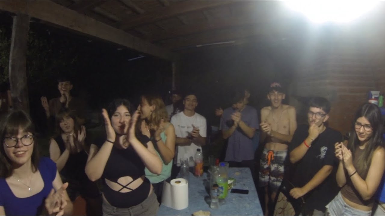 pov: vas al cumple de lucas