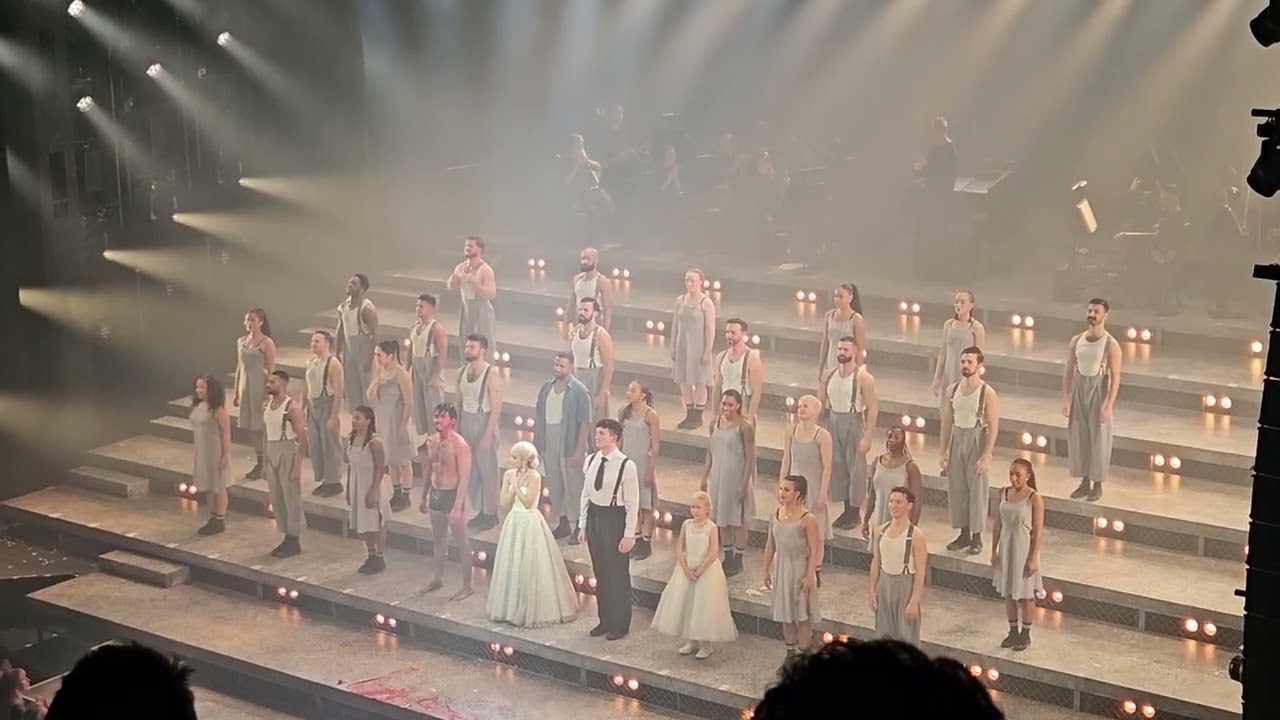 Evita London Palladium Closing Night Final Curtain Call Rachel Zegler Jamie Lloyd 09062025