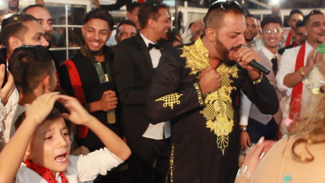 Los porrinas y primos cantan al jesus y la meni