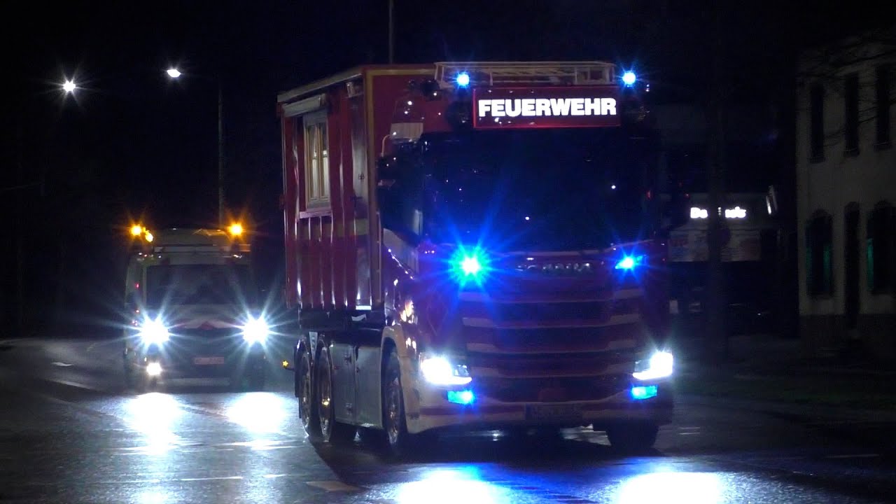 [Explosion in der Innenstadt] Großeinsatz für Rettungskräfte in Eschweiler | Einsatzfahrten