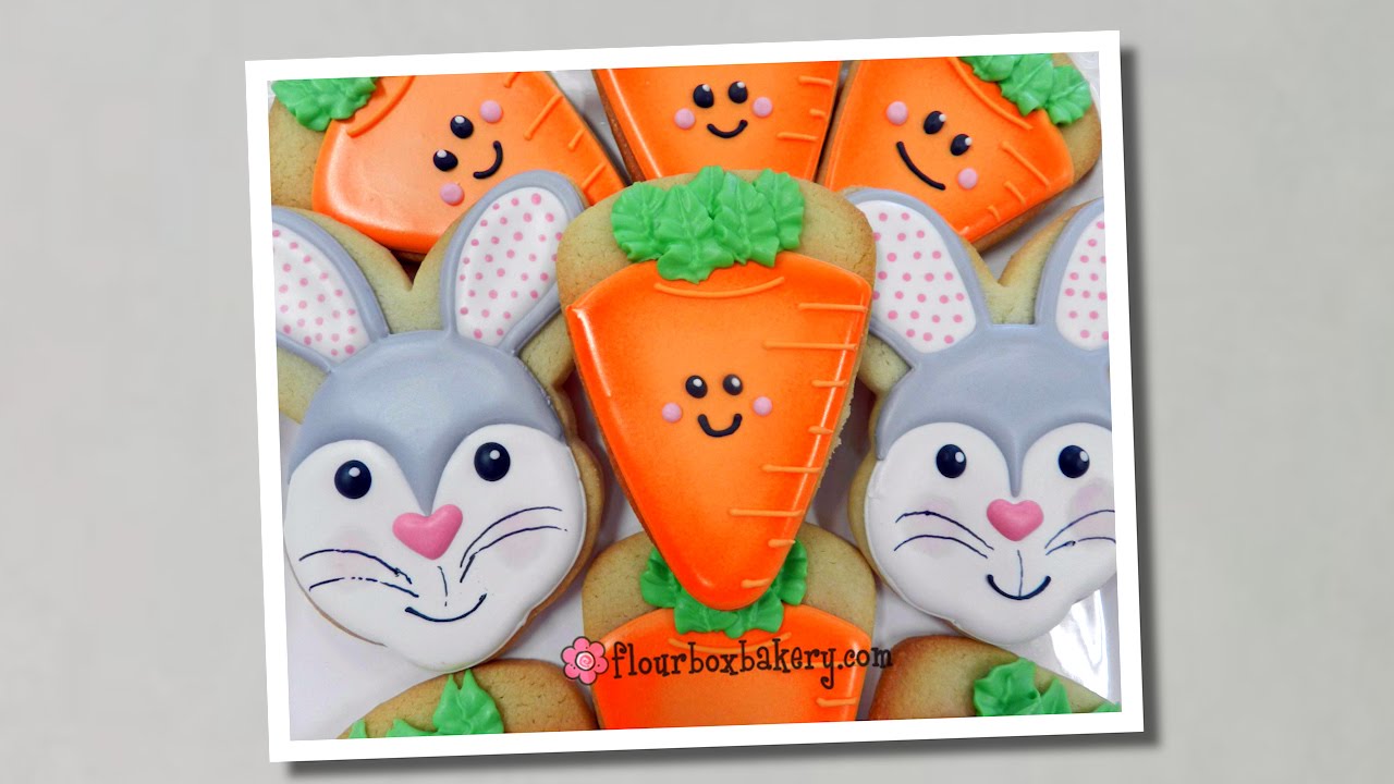 How to Decorate a Happy Carrot Cookie