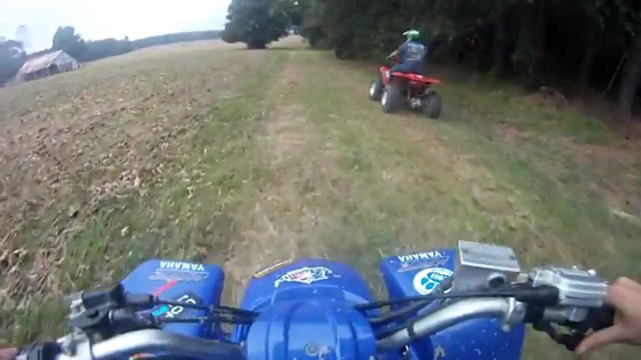 Yamaha Blaster VS Honda 250ex Trying to Drag Race