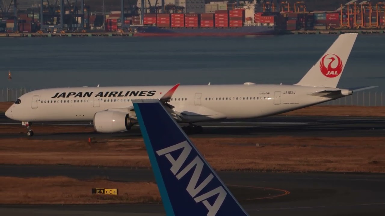 #planespotting Haneda International airport#departure A350 JAL and arrivals