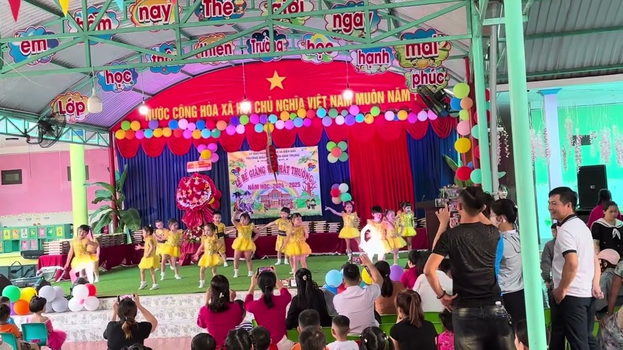 Mimi múa bế giảng 2-Bé vui ngày tổng kết