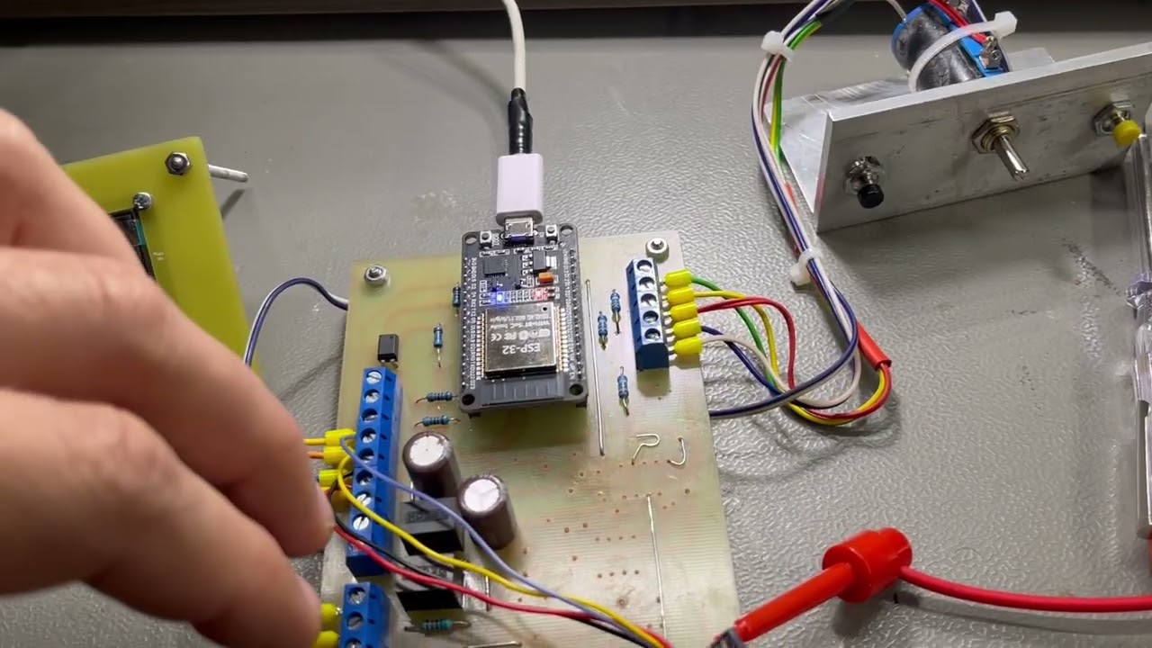 ESP32 - battery discharge meter and regulator