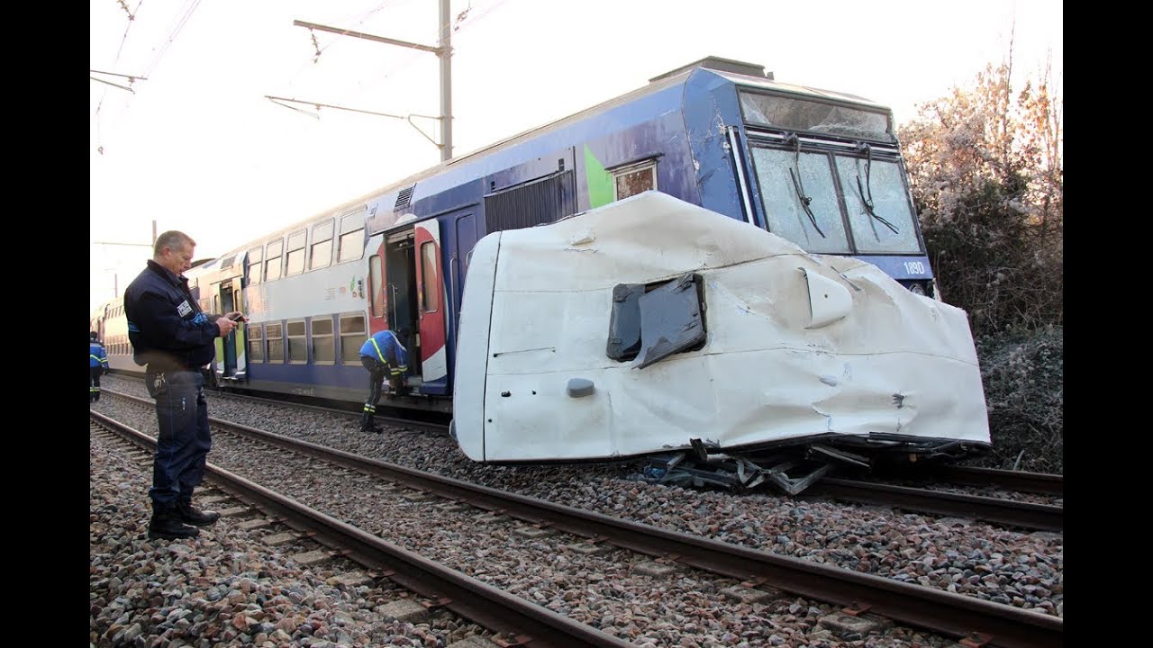 Ormoy - Train contre car scolaire sur le passage à niveau - 131213