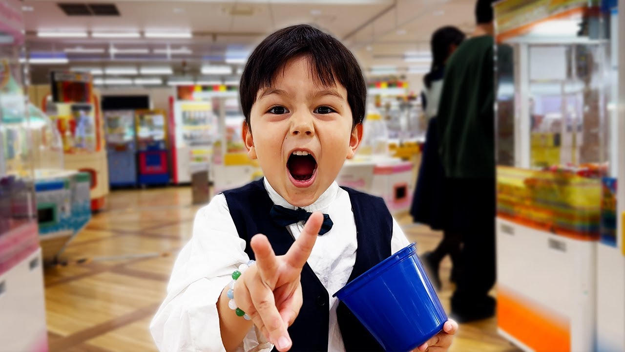 Mit japanischer Familie im 10 Yen UFO Catcher Paradies in Japan
