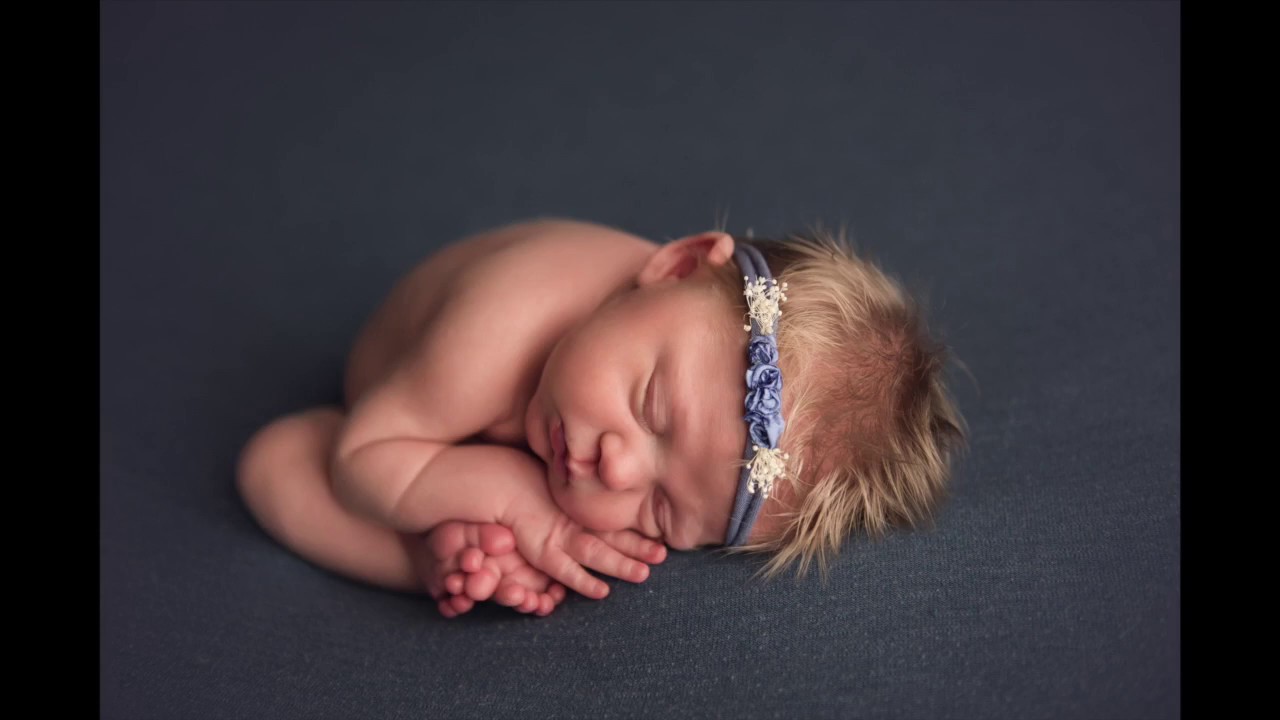 Behind the scenes of Rachel Vanoven's Newborn eWorkshop