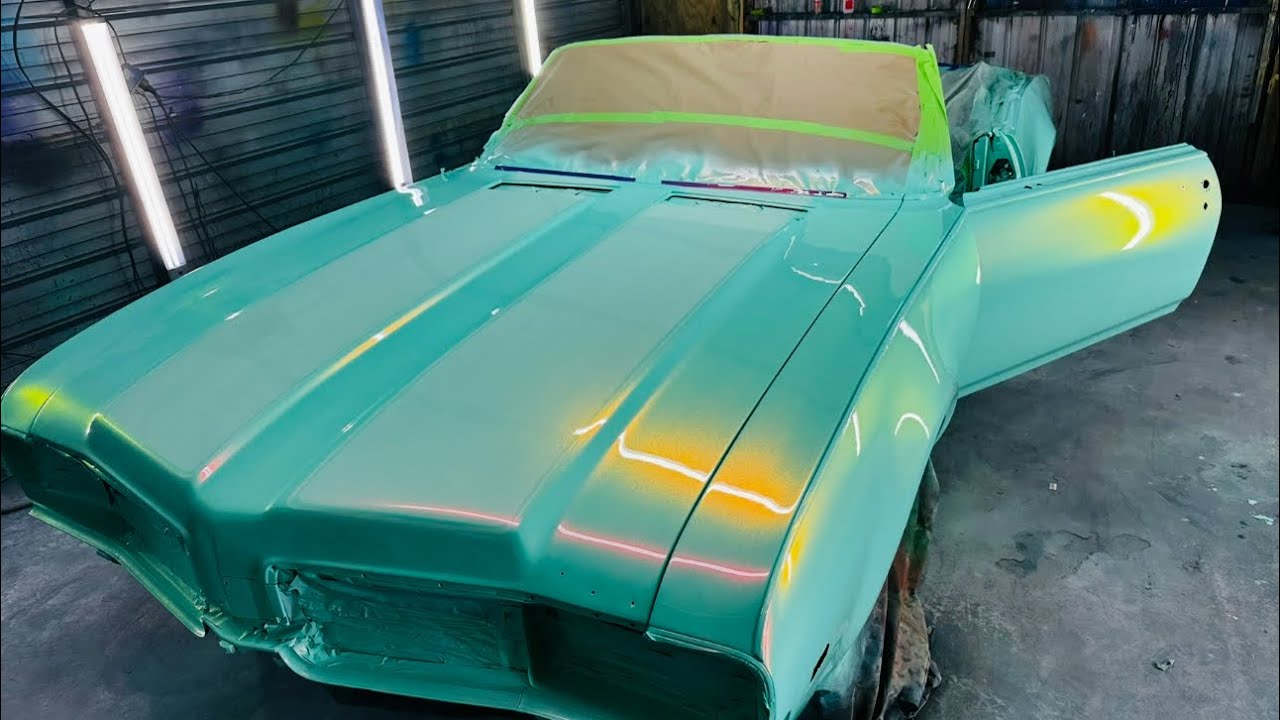 Fighting with this outrageous paint job on Cutlas