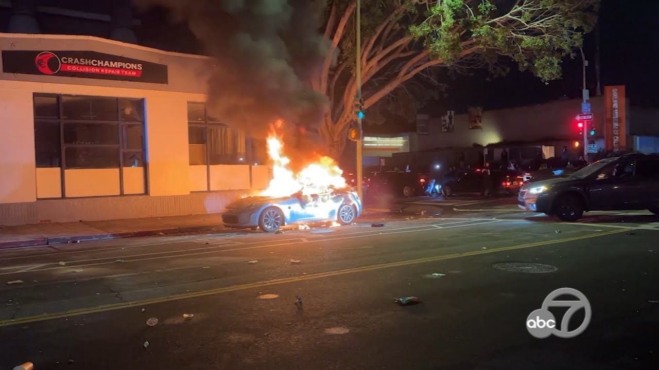 Video shows illegal Oakland sideshow with cars on fire