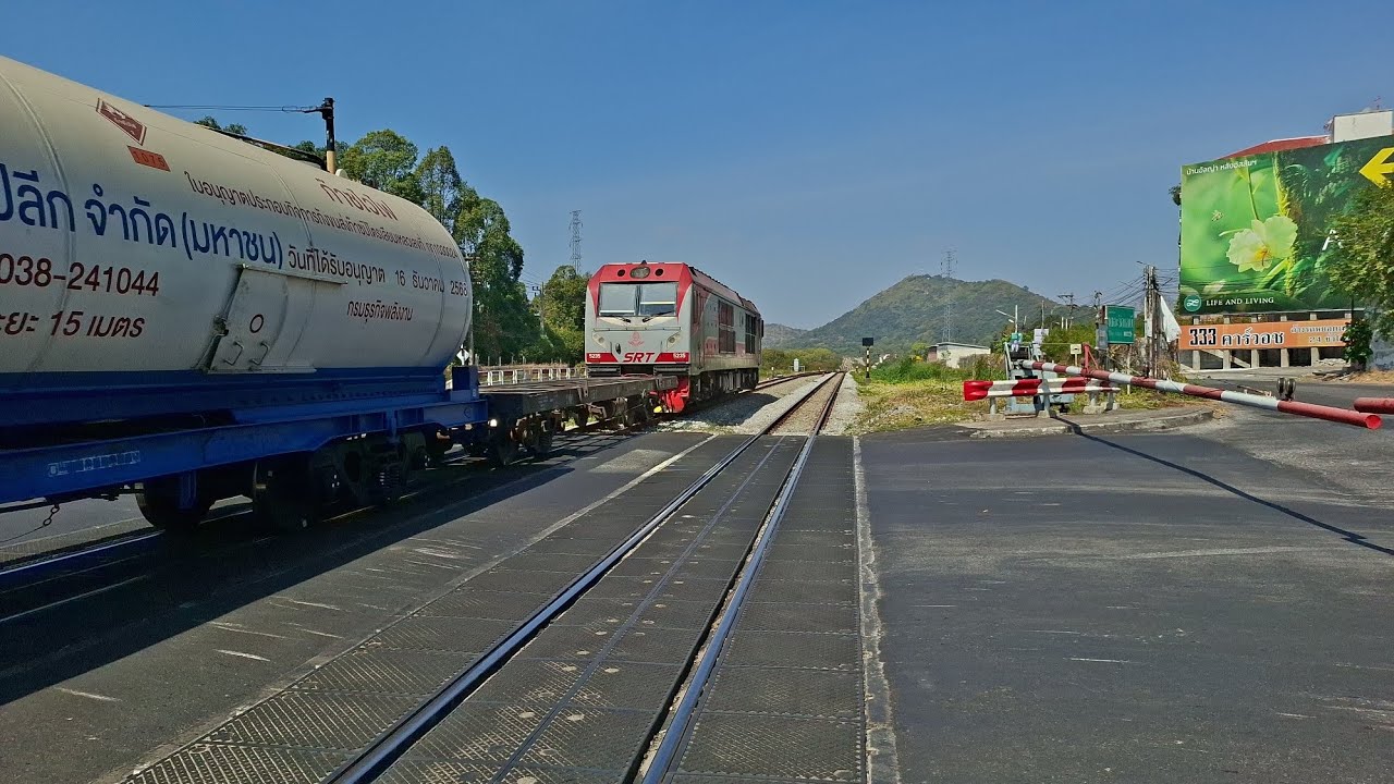 ขบวนรถสินค้า651 บางละมุง - นครสวรรค์ ดีเซลCRRC CDA5B1 No.5235 ผ่านกม.130/8 13.22 นาที ช้า 47 นาที