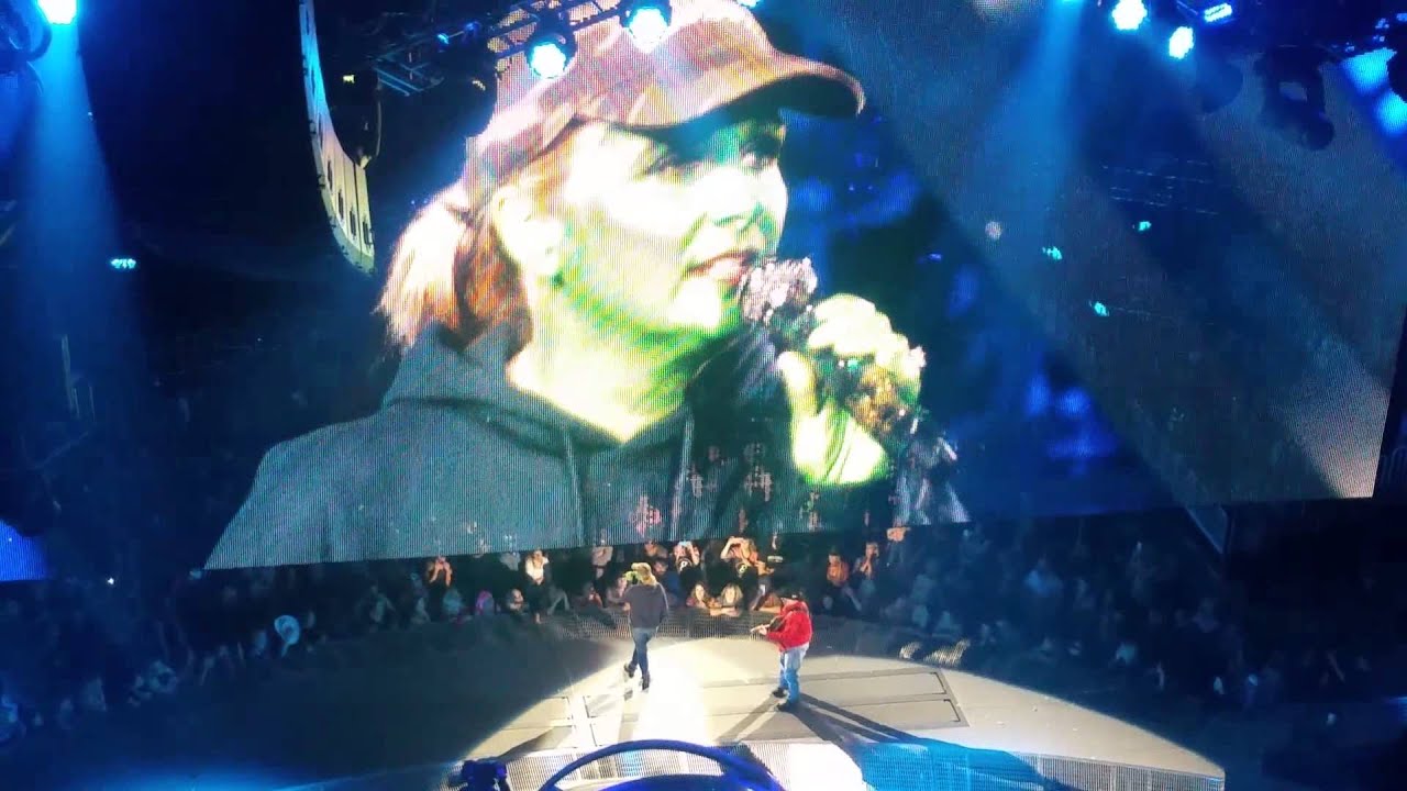 #GARTHBROOKSFINALENCOREHALLOWEEN