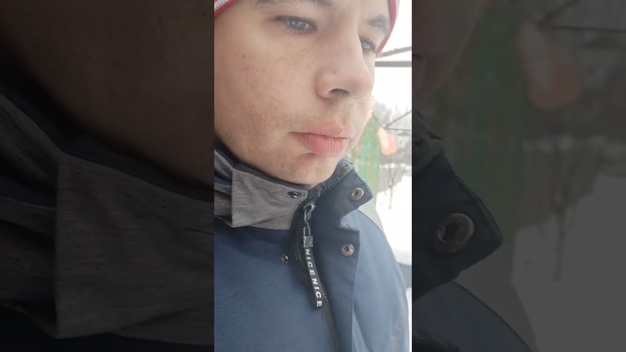 Привет всем, ребята, мы сегодня убираем снег в огороде, подписывайтесь на канал, ставьте лайки.