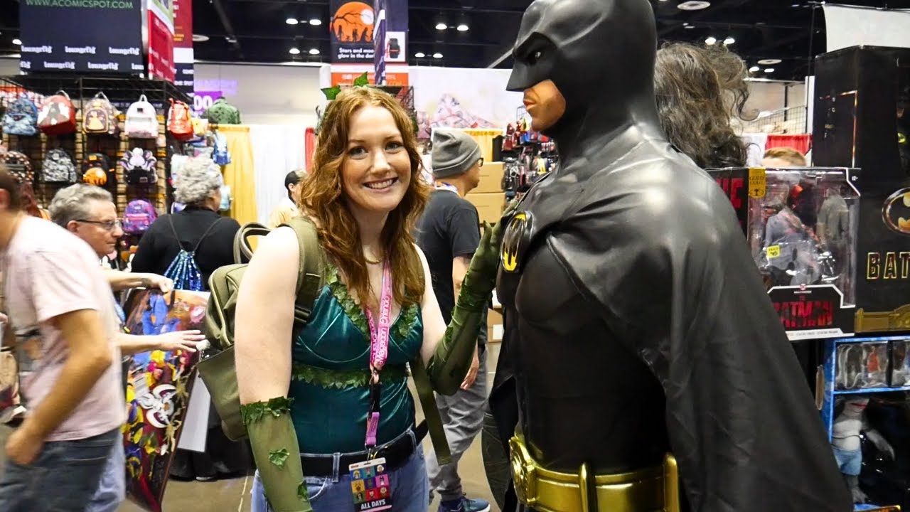 Searching for Statues & Comics at MEGACON 2024!