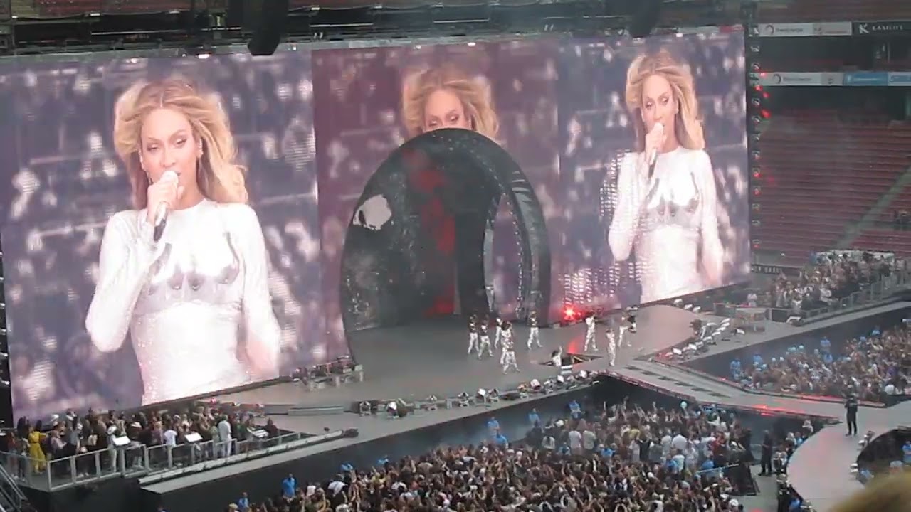 Beyoncé with Blue Ivy (LIVE) - Formation + Diva + Run The World (Girls) + MY POWER + BLACK PARADE