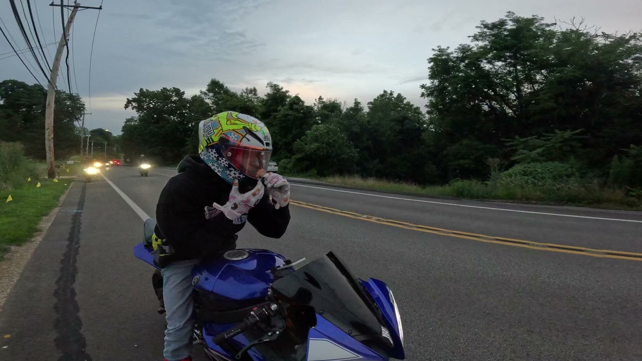 Buell 1125cr chasing R1 and Zx6r 