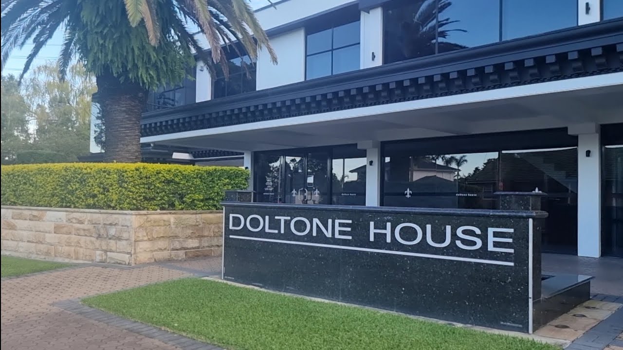 SCP- The Doltone House, Sylvania Waters. MPC - Mechanically Polished Concrete. 