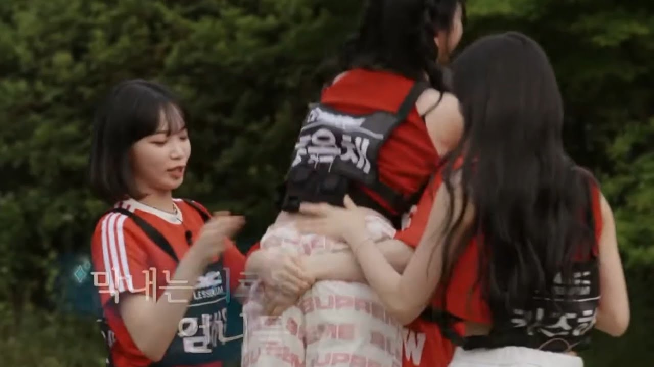 이때다 싶어 만채 엉덩이 때리는 쌈코볼 ㅋㅋ