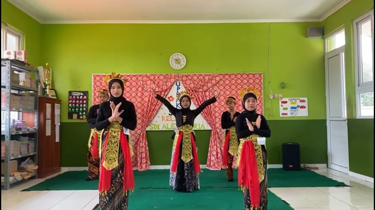 Tari Mojang Priangan (Kelompok 4) || Tari Kreasi SD || SDI ALEXANDRIA
