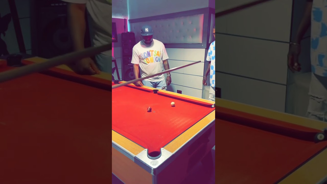 Fashion Musician Sexy Steel Show Off His Snooker 🎱😍 Skills Live in A Crowded Audience & He Wow Them.