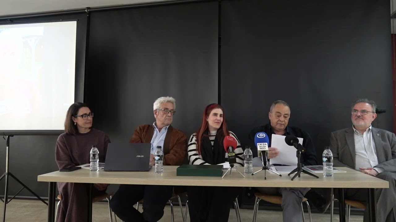 Entrega de placa a Conrado Navalón Vila como socio de honor de Voluntarios de Siyasa