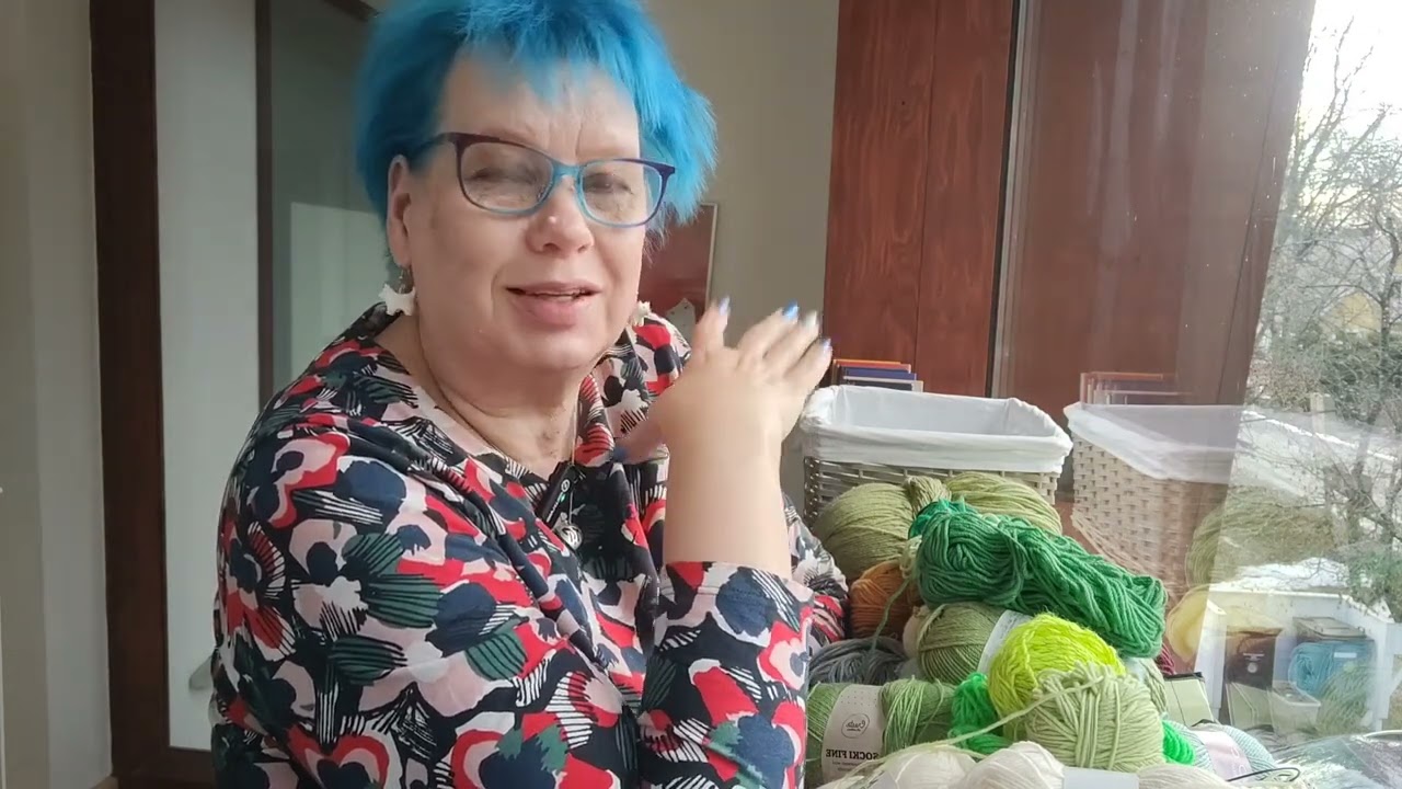 Jakso 7. Päivittäisiä puuhia lankojen ja kutimien parissa. @paiviannikki