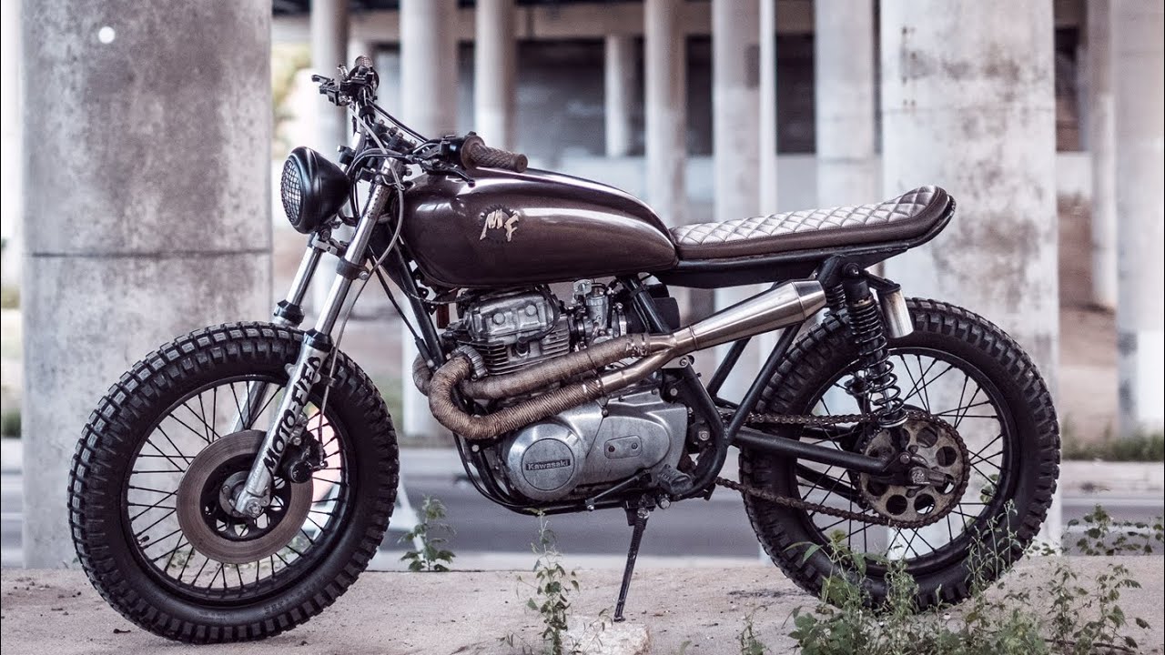Tearing Up Grass & Shooting Flames - Kawasaki KZ400 Scrambler