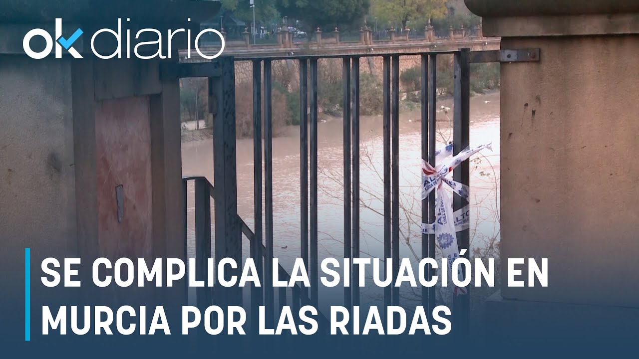 Se complica la situación en Murcia: las riadas arrastran vehículos y aíslan a varias personas