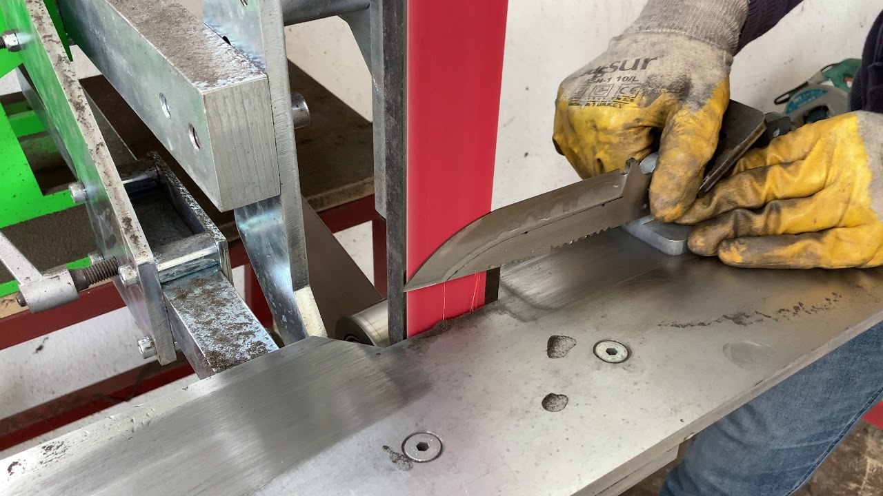 Bıçağa makina ile ağız açma işlemi