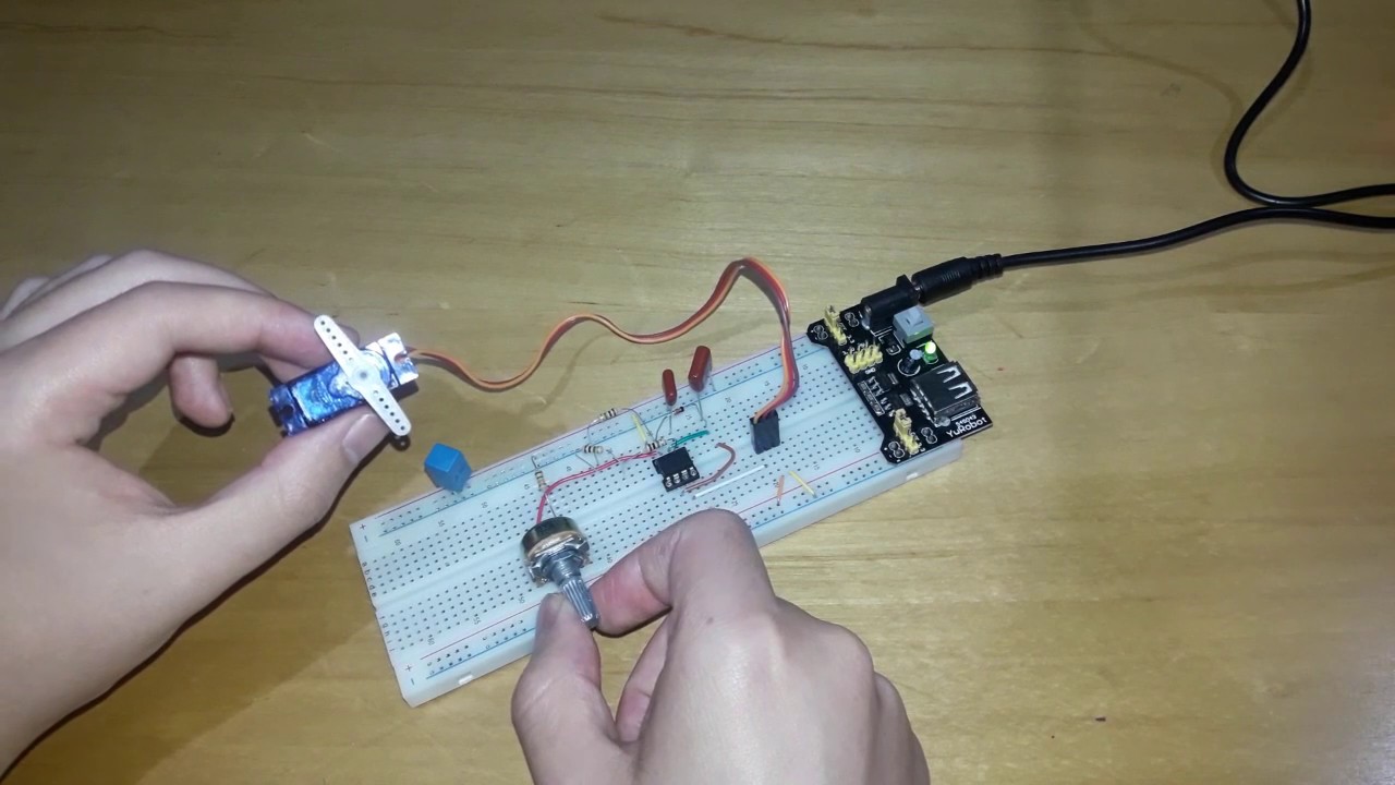 CONTROLE DE SERVO MOTOR COM POTENCI&Ocirc;METRO E CI 555