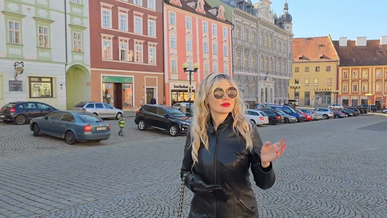 4k,Granate styling, walking in public, touristic sightseeing #Cheb/Eger, short coat,thigh high boots