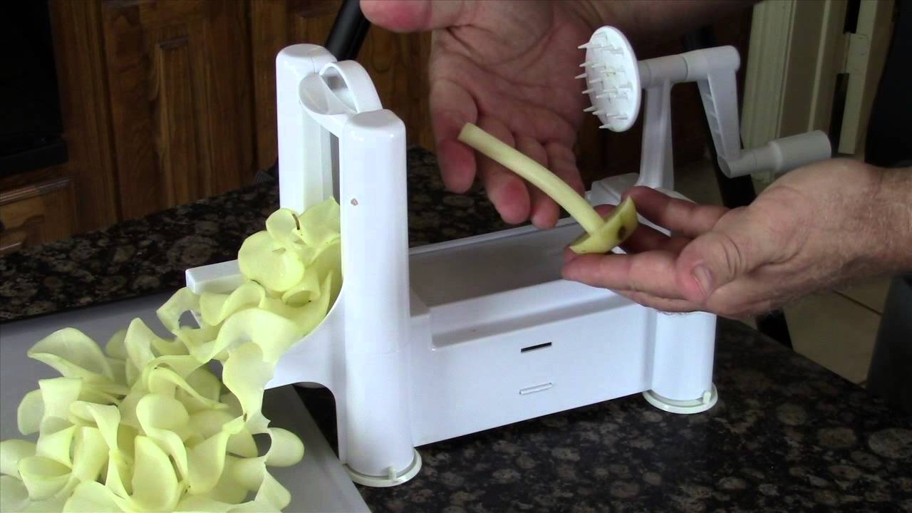 Paderno World Cuisine A4982799 Tri Blade Plastic Spiral Vegetable Slicer 2